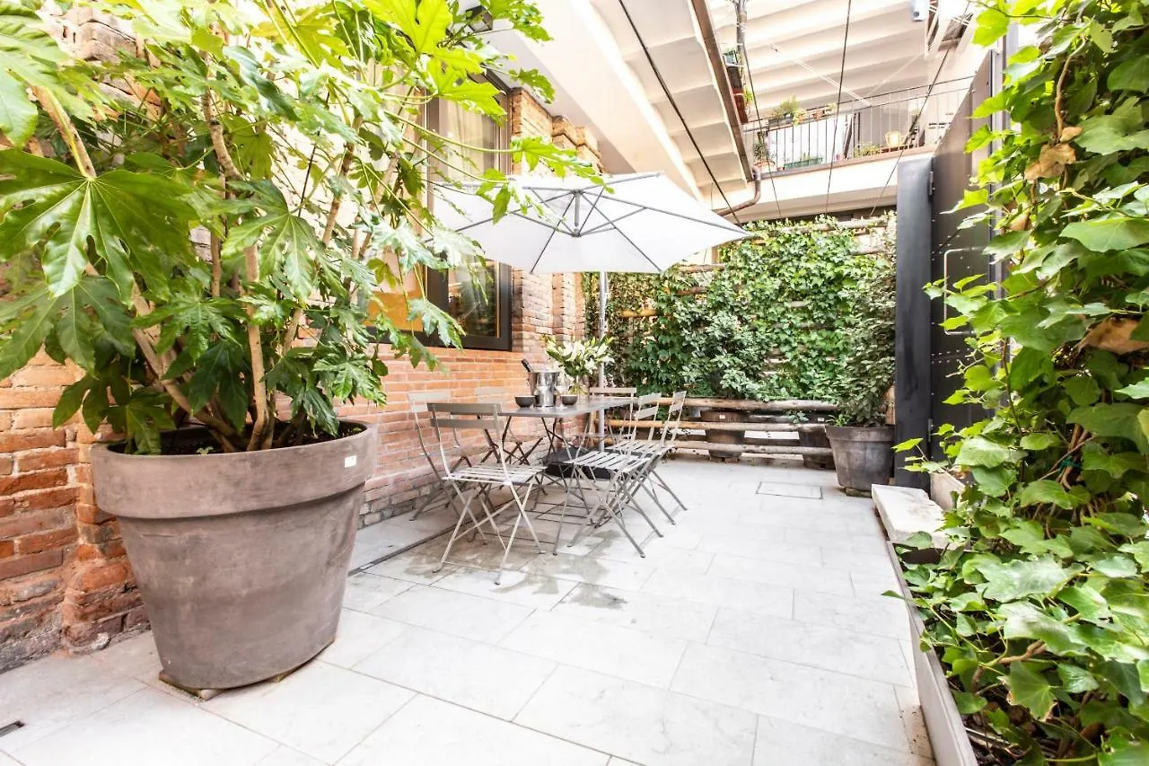 Apartmán Elegant Fornasa Vecia, Canal View With A Beautiful Garden R&R Benátky